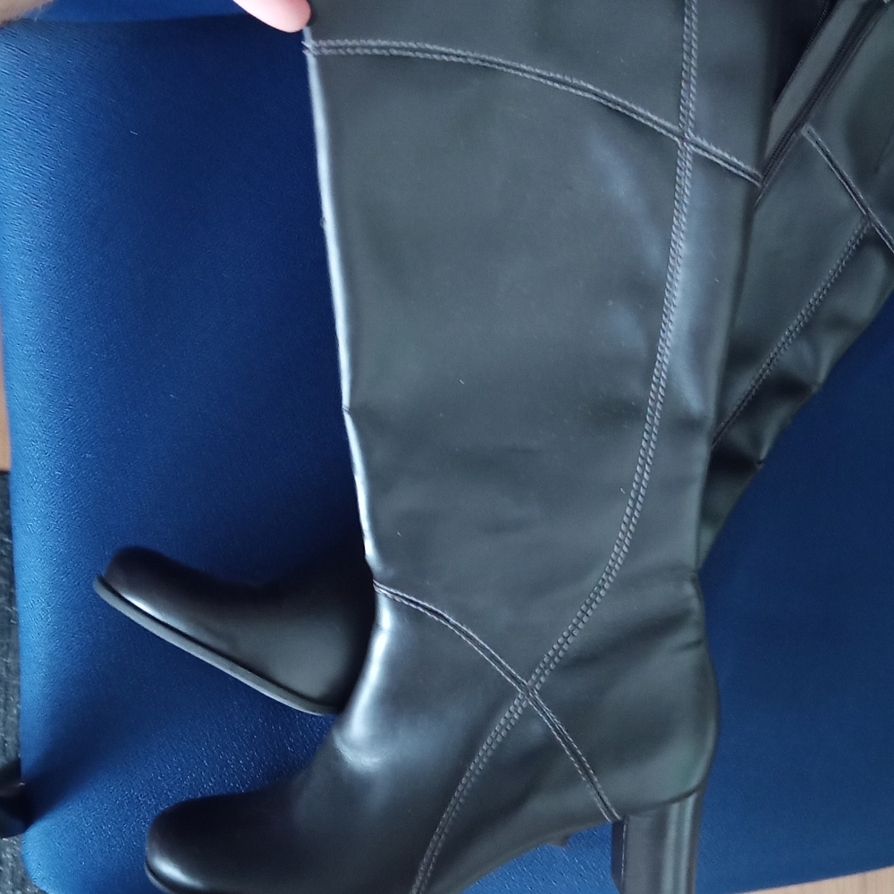 Black Knee-High Women's Boots